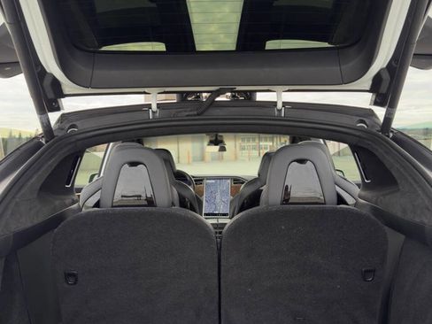 Used 2017 Tesla Model X 90D image 4