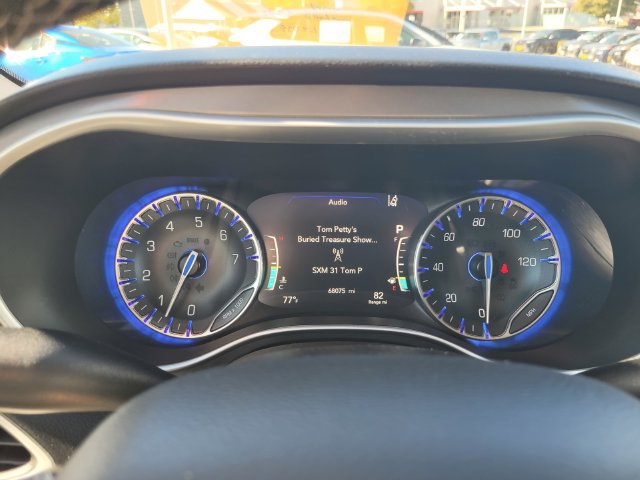 Used 2023 Chrysler Pacifica Touring-L FWD image 29