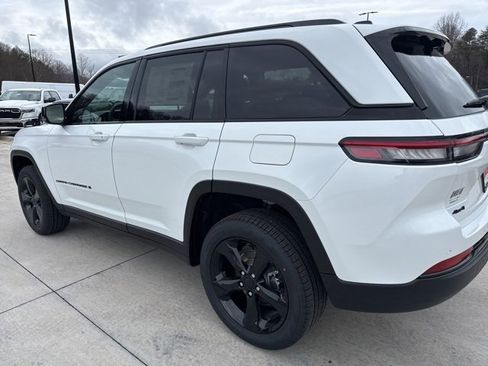 New 2025 Jeep Grand Cherokee Limited image 9