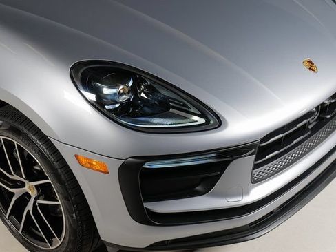 Certified 2026 Porsche Macan AWD/4WD image 33
