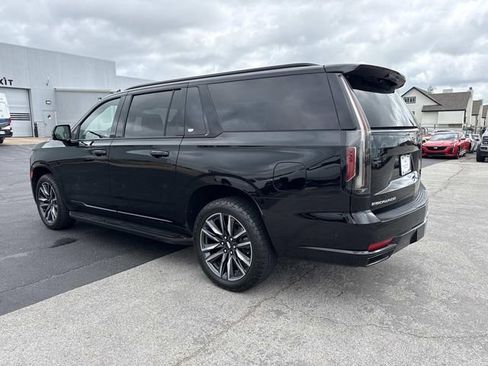 Used 2023 Cadillac Escalade ESV Sport AWD/4WD image 2