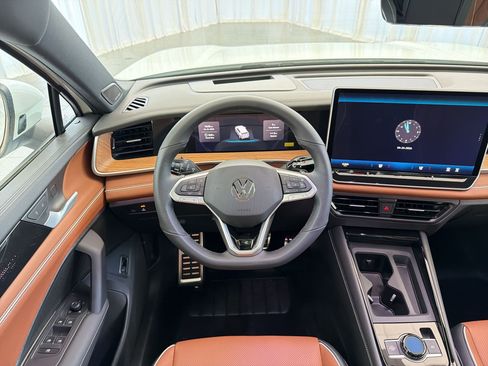 New 2026 Volkswagen Tiguan SEL R-Line AWD/4WD image 23