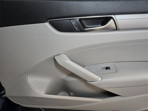 Used 2019 Volkswagen Passat 2.0T Wolfsburg w/ Wheels & Sunroof Package image 26