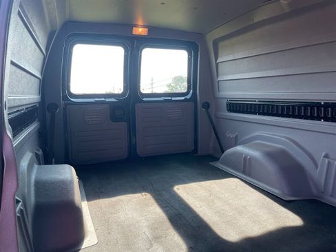 Used 2008 Ford E-350 and Econoline 350 Super Duty RWD image 10
