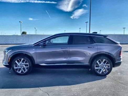 New 2026 Cadillac Optiq Luxury 1 image 11