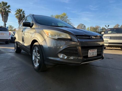 Used 2015 Ford Escape SE image 24