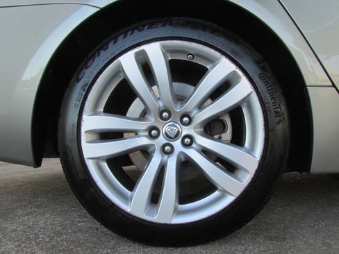 Used 2011 Jaguar XJ L image 31