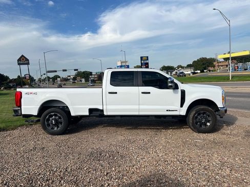 Used 2024 Ford F250 XL image 3