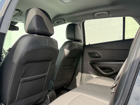 Used 2022 Chevrolet Trax LT w/ LT Convenience Package image 33