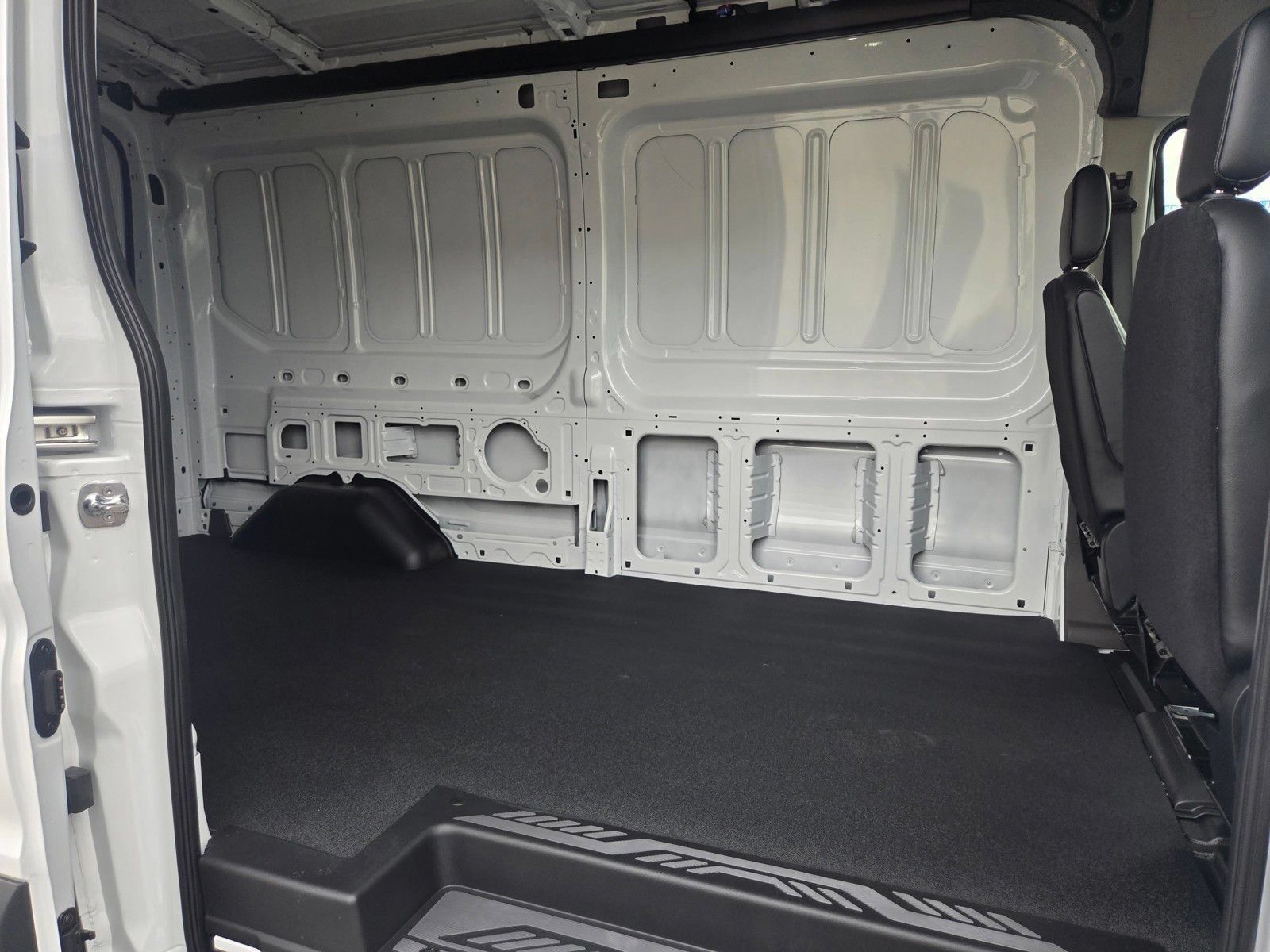 New 2026 Ford Transit 250 148 Medium Roof RWD image 9
