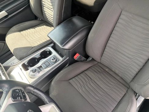 Used 2020 Ford Explorer XLT w/ Comfort Package AWD/4WD image 17