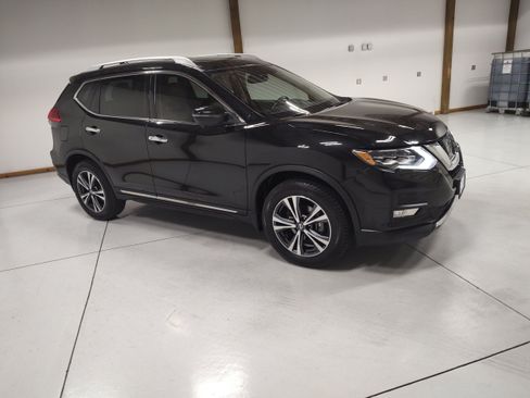 Used 2017 Nissan Rogue SL w/ SL Premium Package AWD/4WD image 2