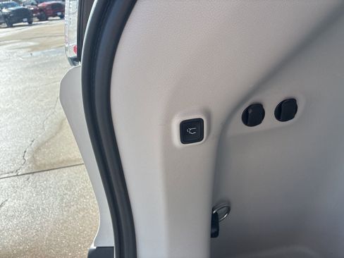 Used 2021 Jeep Cherokee Limited image 6