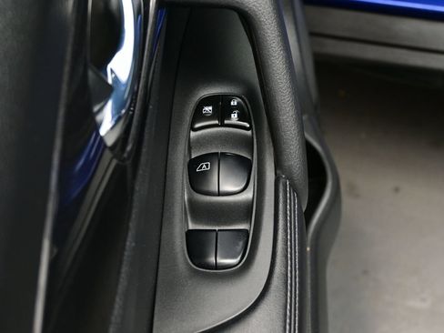 Used 2018 Nissan Rogue SV FWD image 10