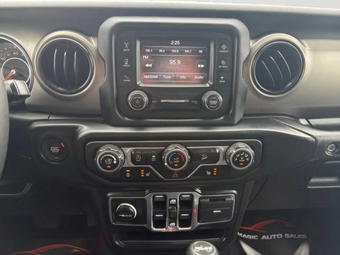 Used 2019 Jeep Wrangler Unlimited Sport S AWD/4WD image 23