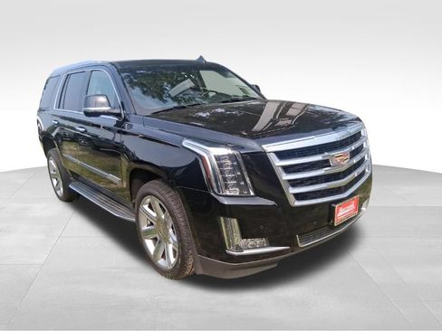 Used 2017 Cadillac Escalade Luxury AWD/4WD image 3