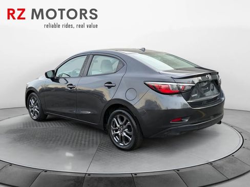 Used 2019 Toyota Yaris LE image 3