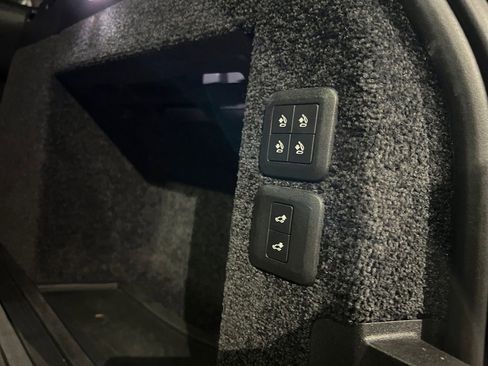 Used 2018 Land Rover Range Rover Long Wheelbase Supercharged image 6