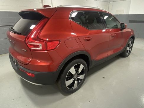 Used 2019 Volvo XC40 T5 Momentum image 3