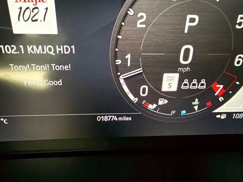 Used 2024 Land Rover Defender 110 SE AWD/4WD image 22