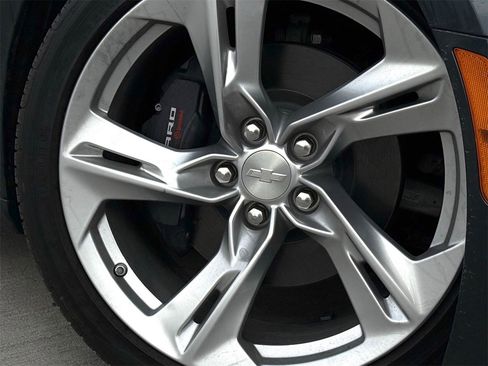 Used 2023 Chevrolet Camaro LT w/ Technology Package image 10