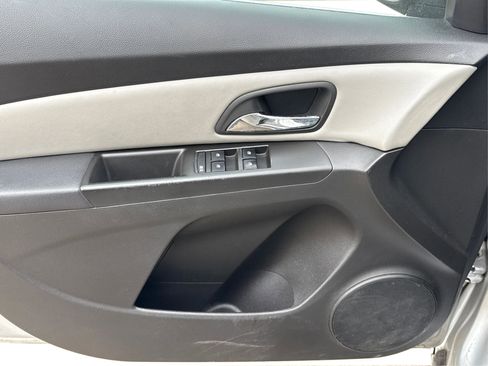 Used 2011 Chevrolet Cruze LS image 18