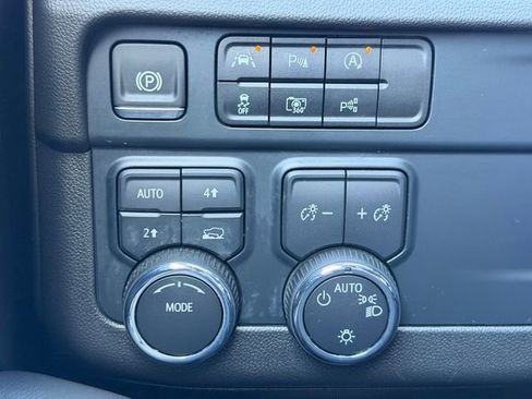 Used 2025 Chevrolet Tahoe LS AWD/4WD image 36