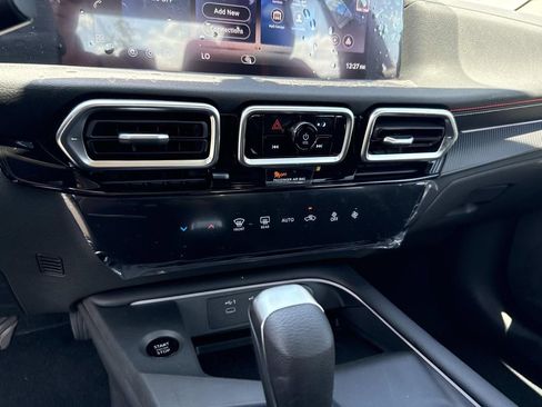 New 2026 Nissan Sentra SR w/ Floor Mat Package FWD image 25
