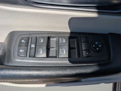 Used 2022 Chrysler Pacifica Touring-L image 27