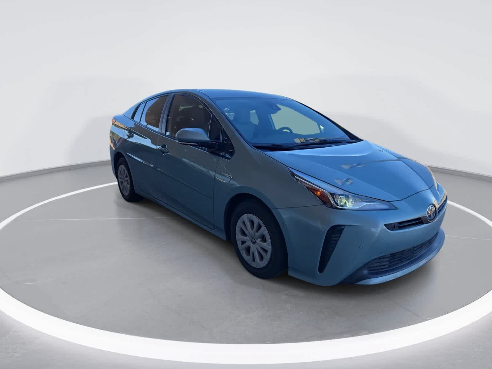 Used 2019 Toyota Prius LE FWD image 2