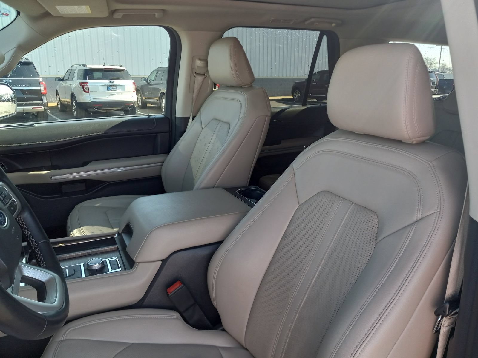 Used 2024 Ford Expedition Limited AWD/4WD image 14