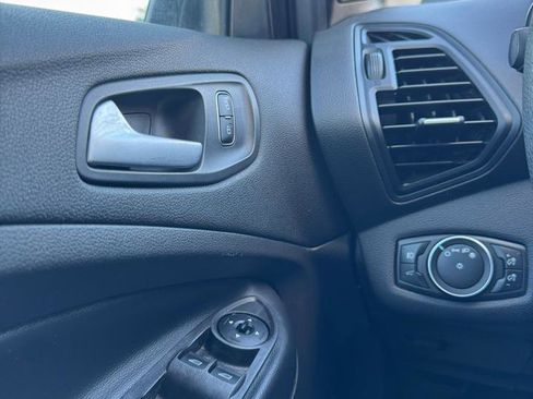 Used 2018 Ford Escape SE FWD image 13