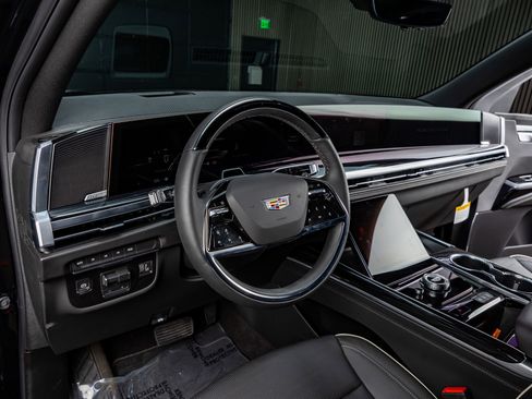 Used 2026 Cadillac Escalade ESV Sport w/ LPO, ONYX Package image 17