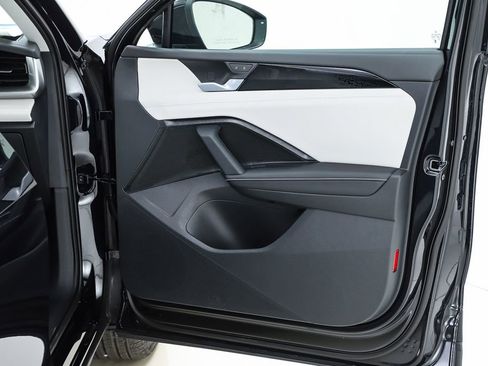 New 2026 Volkswagen Tiguan SE image 32