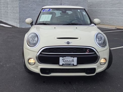 Used 2019 MINI Cooper S w/ Signature Upholstery Package image 4