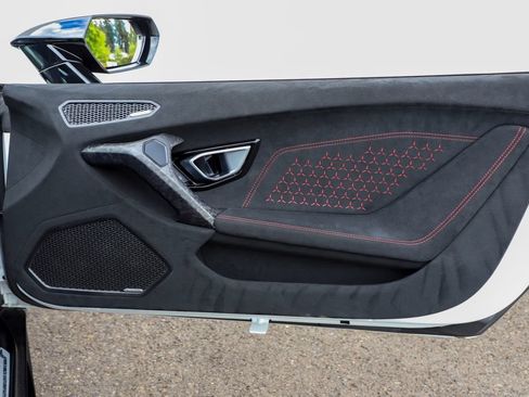 Used 2018 Lamborghini Huracan Performante AWD/4WD image 60