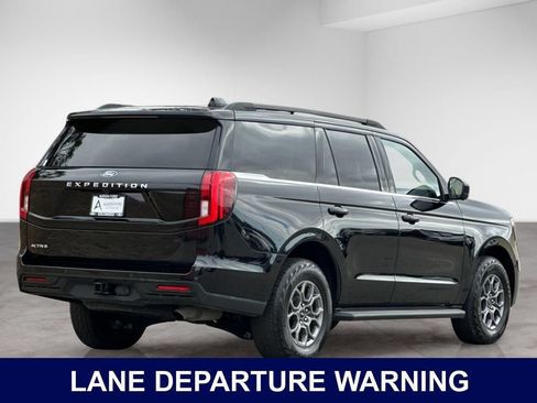 Used 2025 Ford Expedition Active AWD/4WD image 5