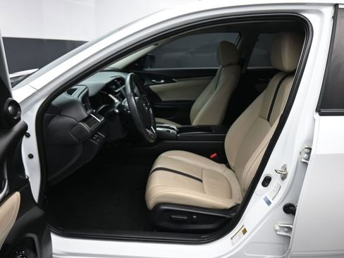 Used 2020 Honda Civic Touring image 12