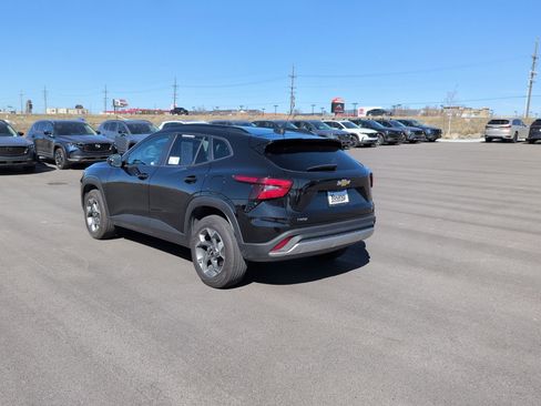 Used 2025 Chevrolet Trax LT image 5