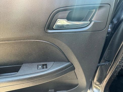 Used 2017 Chevrolet Equinox LS image 37