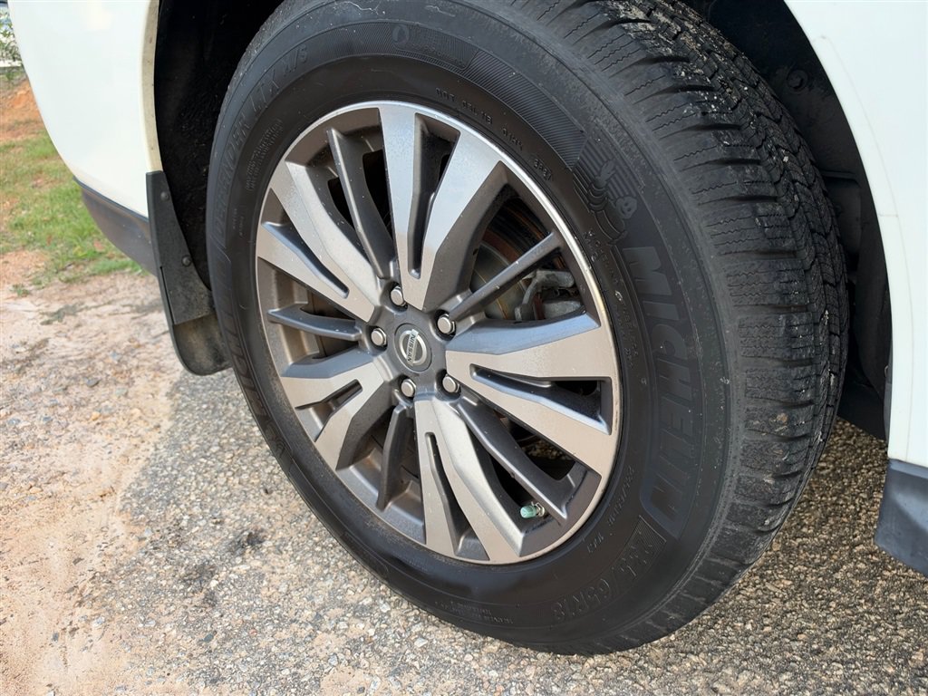 Used 2017 Nissan Pathfinder SL w/ SL Premium Package AWD/4WD image 26