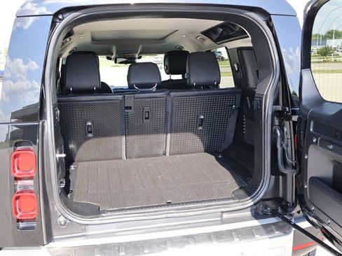 Used 2020 Land Rover Defender 110 HSE AWD/4WD image 15