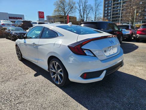 Used 2019 Honda Civic Touring image 3