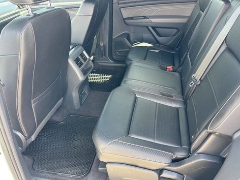 Used 2022 Volkswagen Atlas Cross Sport SEL R-Line AWD/4WD image 16