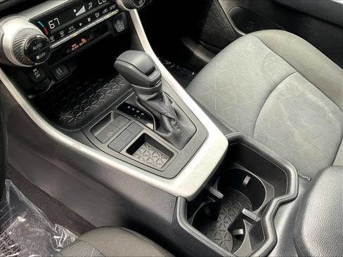 Used 2025 Toyota RAV4 XLE FWD image 20