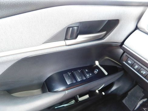Used 2025 Toyota Camry LE AWD/4WD image 21