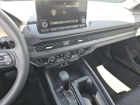 Used 2023 Honda Accord EX image 31