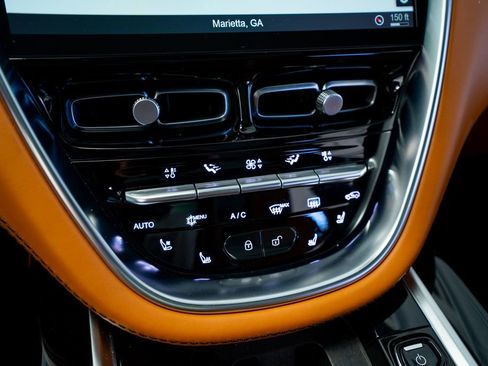 Used 2021 Aston Martin DBX AWD/4WD image 40