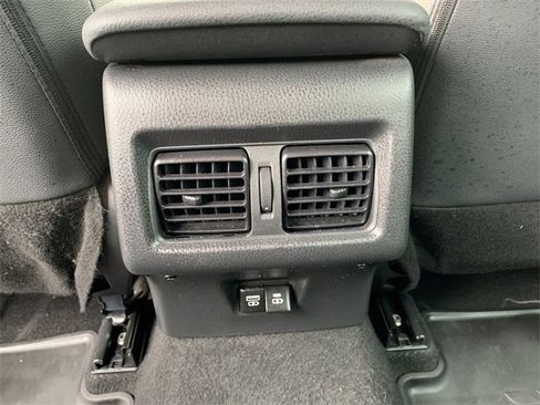 Used 2025 Toyota Camry SE image 31