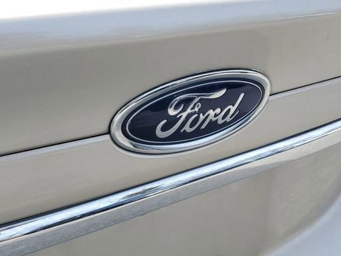 Used 2017 Ford Fusion SE w/ Fusion SE Technology Package image 5